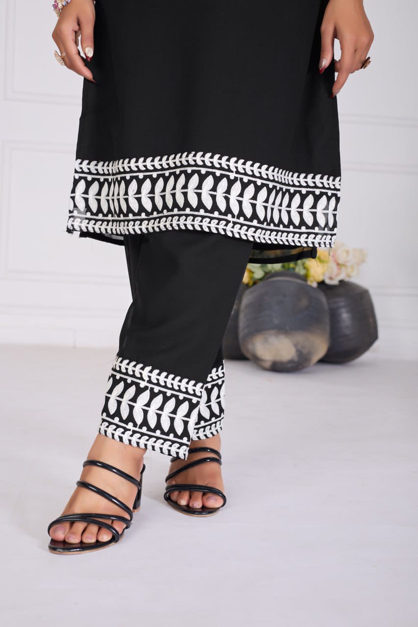 ZARIYAAN Black & White Elegance Embroidered Kurti Pant Set