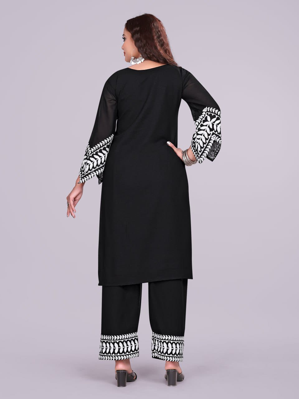 ZARIYAAN Black & White Elegance Embroidered Kurti Pant Set