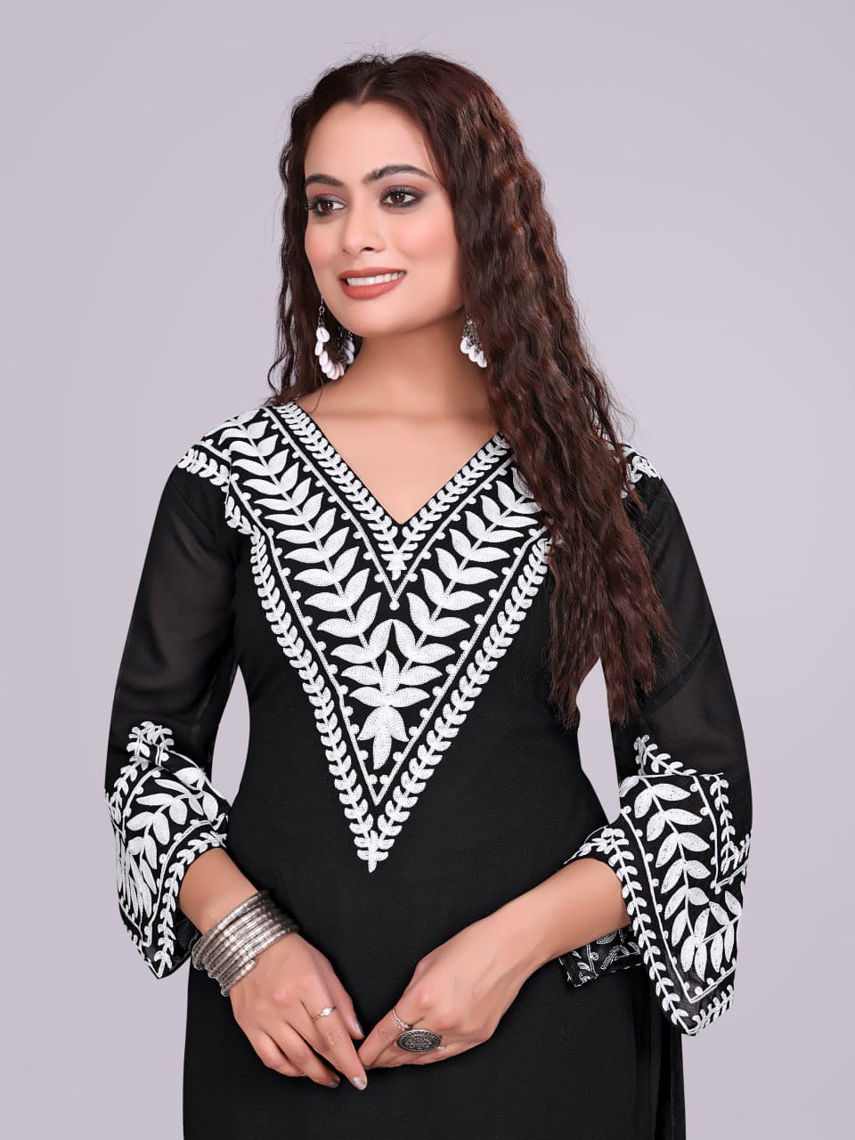 ZARIYAAN Black & White Elegance Embroidered Kurti Pant Set