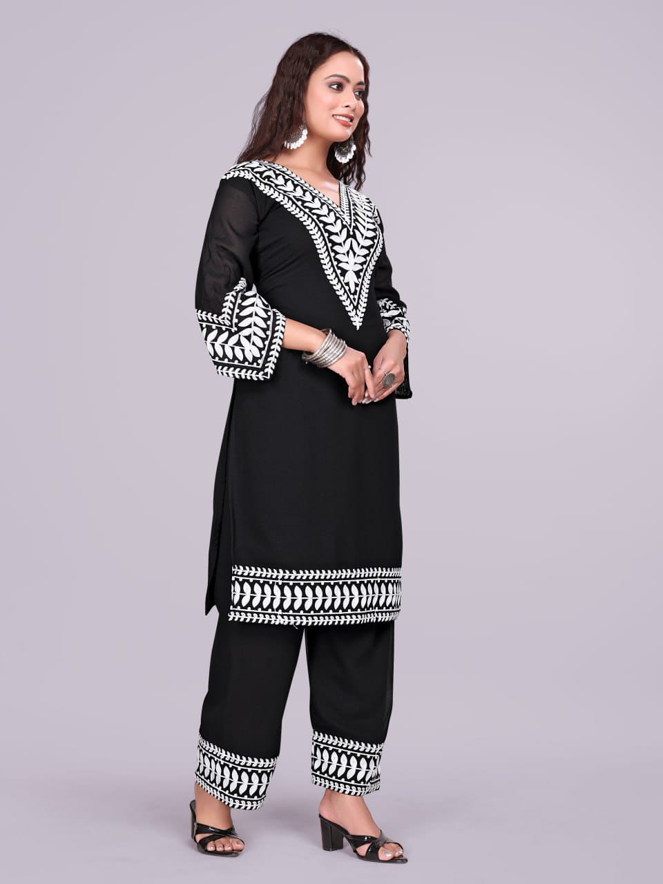 ZARIYAAN Black & White Elegance Embroidered Kurti Pant Set