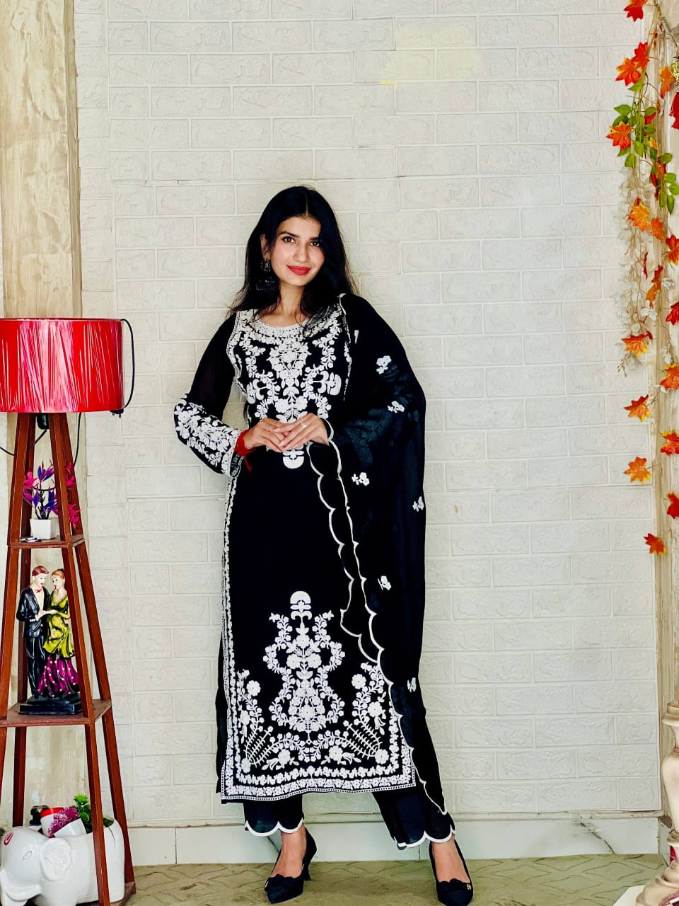 Noir Royale Embroidered Straight Kurta Set