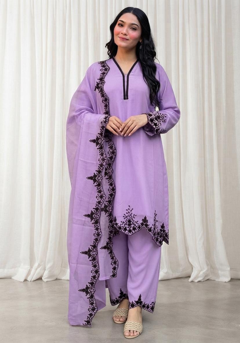 Zariyaan's Lavender Georgette 3 piece Suit With Black Embroidery Work