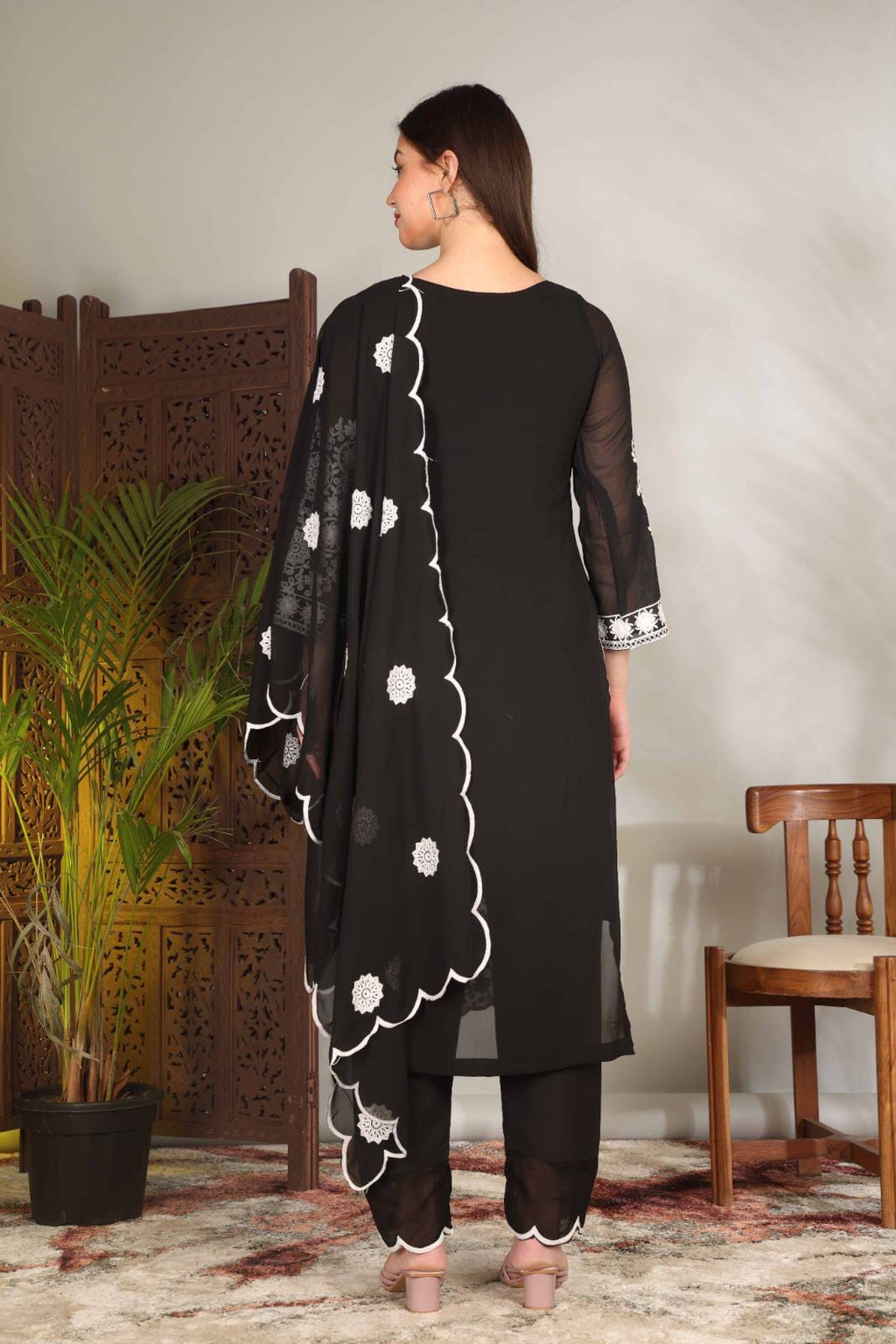 ZARIYAAN'S NAQSH COLLECTION | Black Kurta Set With White Heavy Embroidery Work Series-1