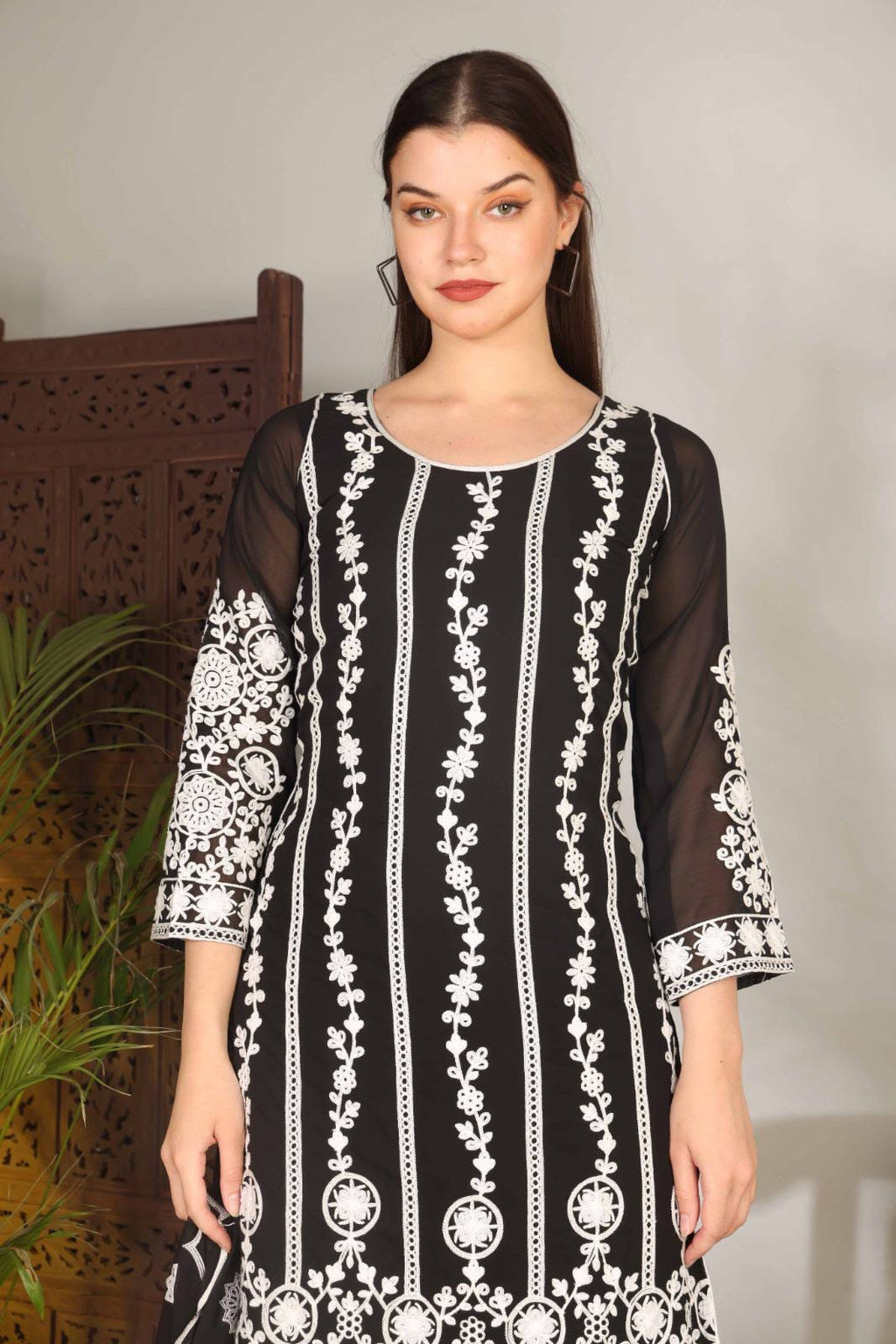ZARIYAAN'S NAQSH COLLECTION | Black Kurta Set With White Heavy Embroidery Work Series-1