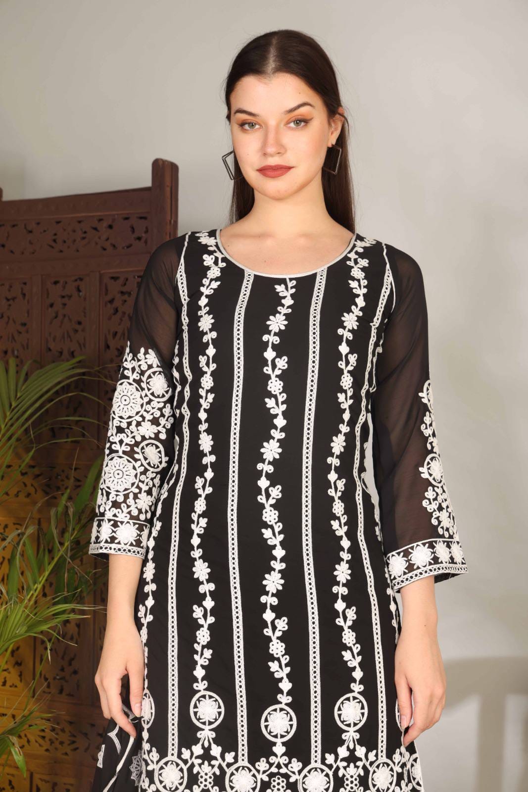 ZARIYAAN'S NAQSH COLLECTION | Black Kurta Set With White Heavy Embroidery Work Series-1