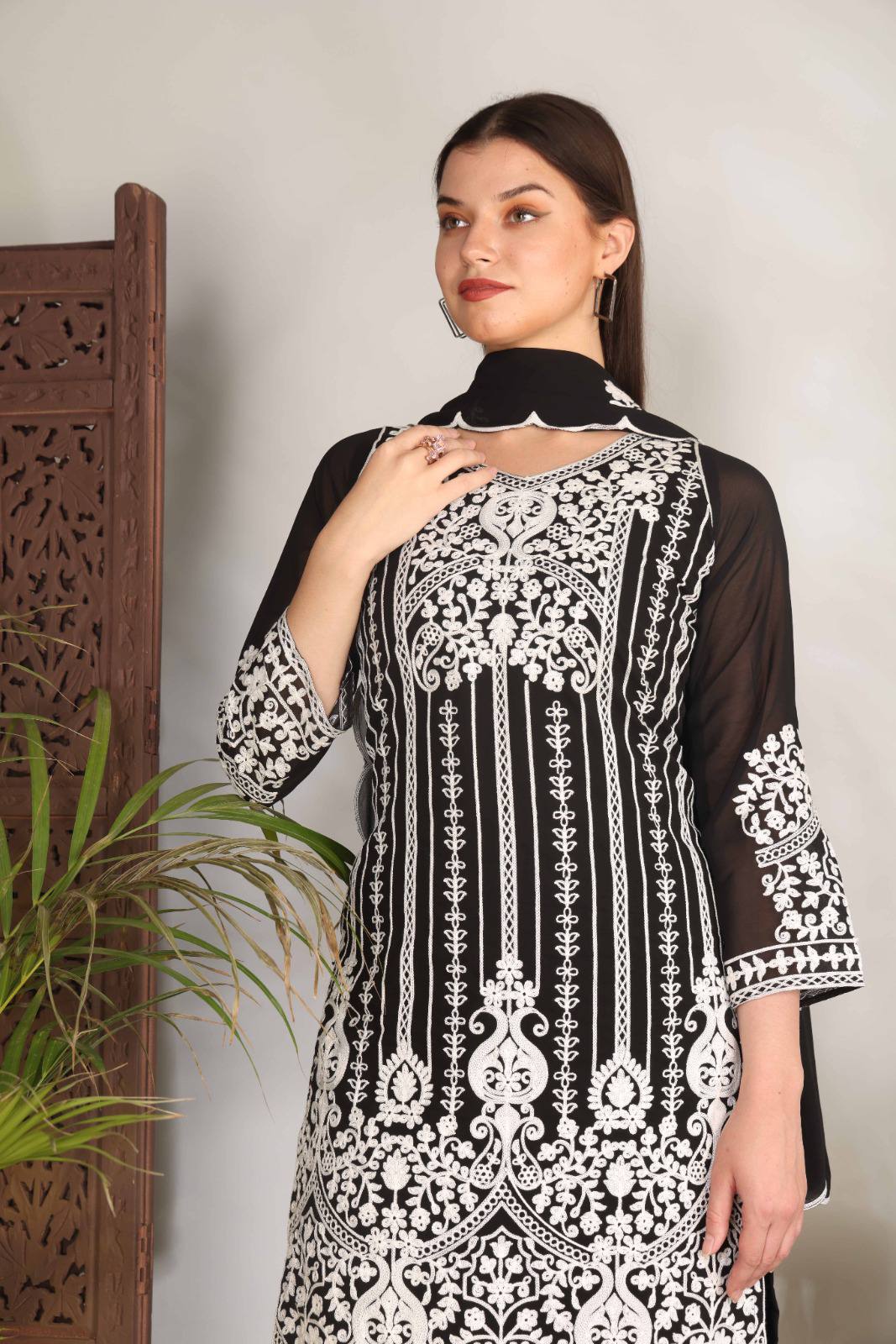 ZARIYAAN'S NAQSH COLLECTION | Black Kurta Set With White Heavy Embroidery Work Series-2