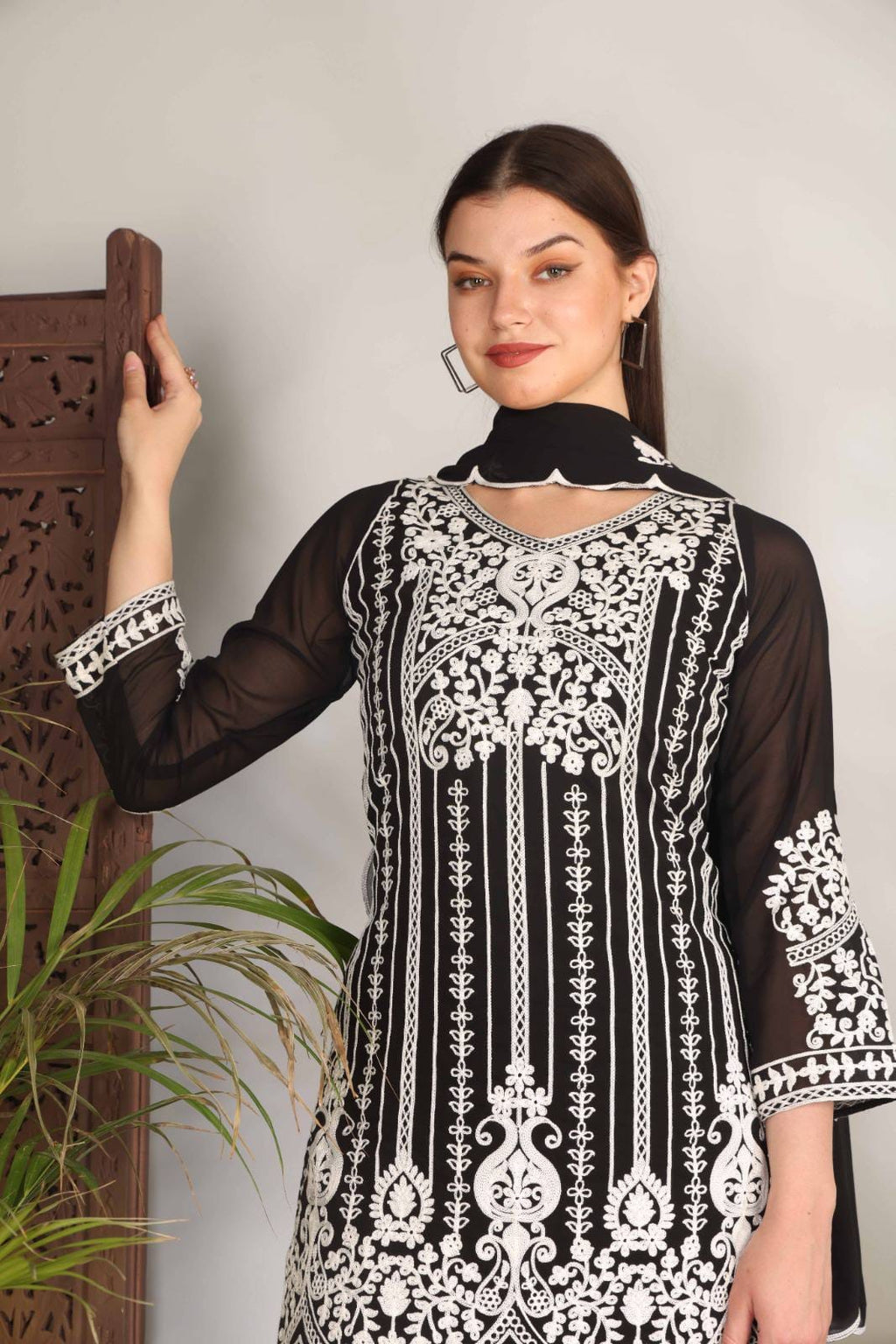 ZARIYAAN'S NAQSH COLLECTION | Black Kurta Set With White Heavy Embroidery Work Series-2
