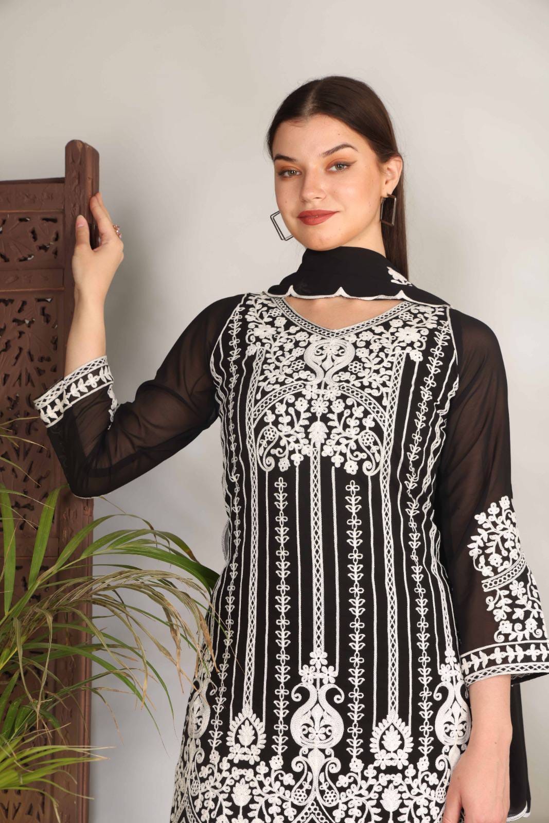 ZARIYAAN'S NAQSH COLLECTION | Black Kurta Set With White Heavy Embroidery Work Series-2