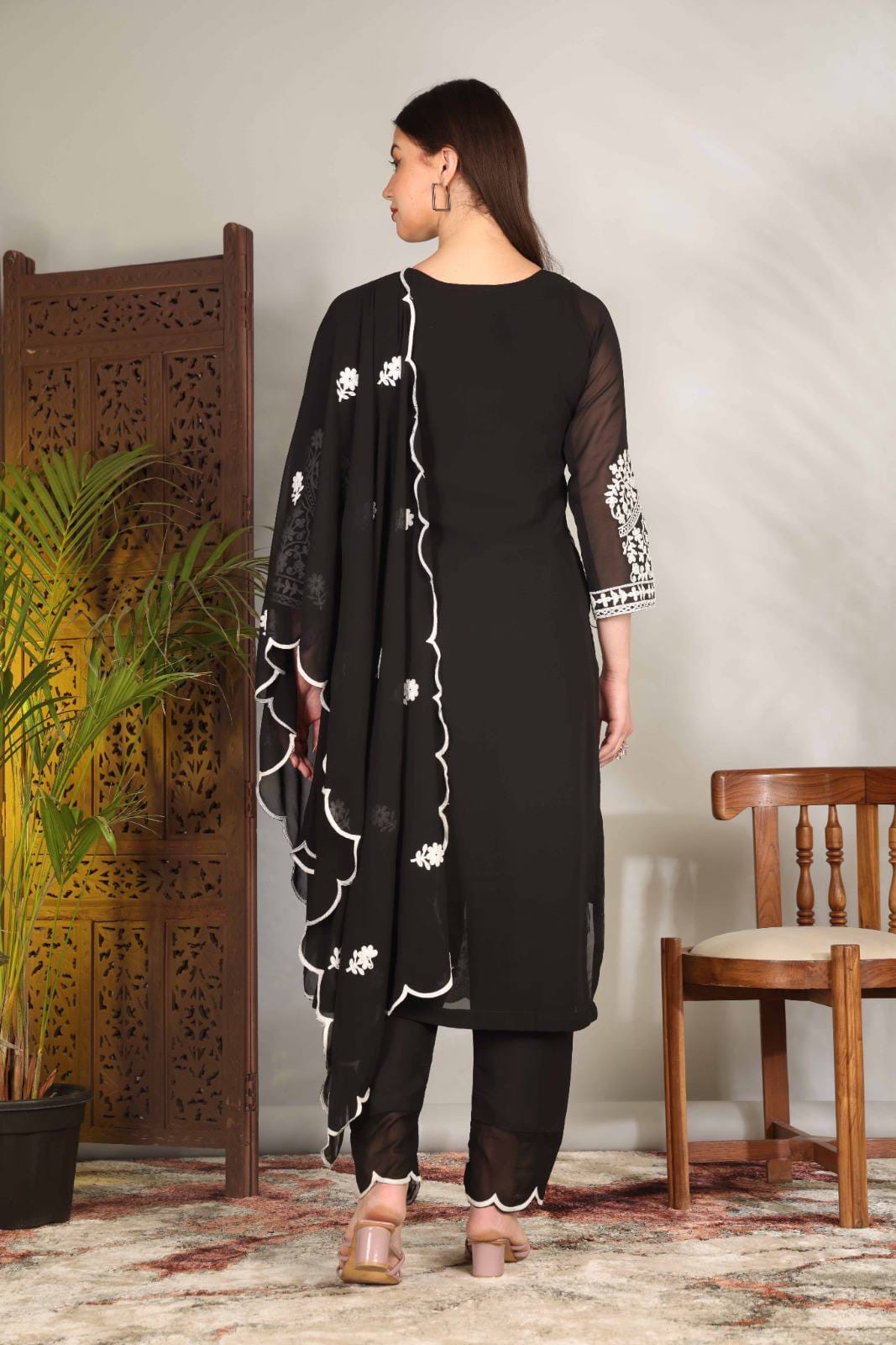 ZARIYAAN'S NAQSH COLLECTION | Black Kurta Set With White Heavy Embroidery Work Series-2