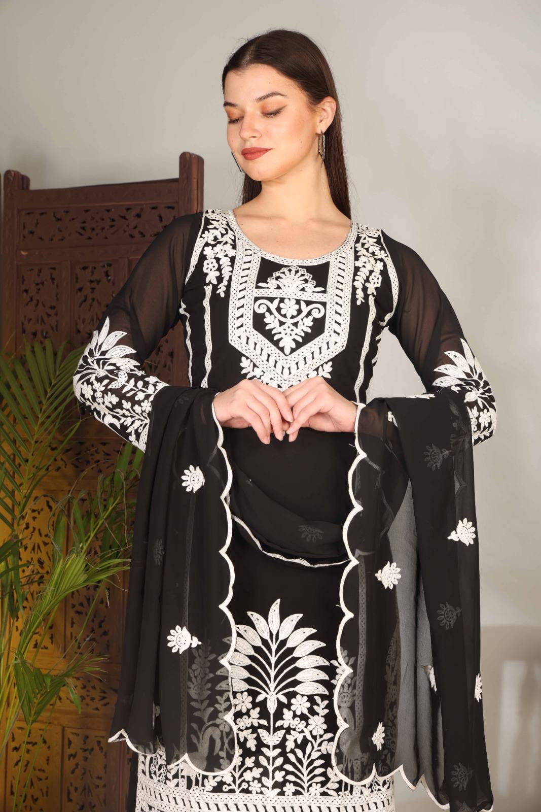 ZARIYAAN'S NAQSH COLLECTION | Black Kurta Set With White Heavy Embroidery Work Series-3