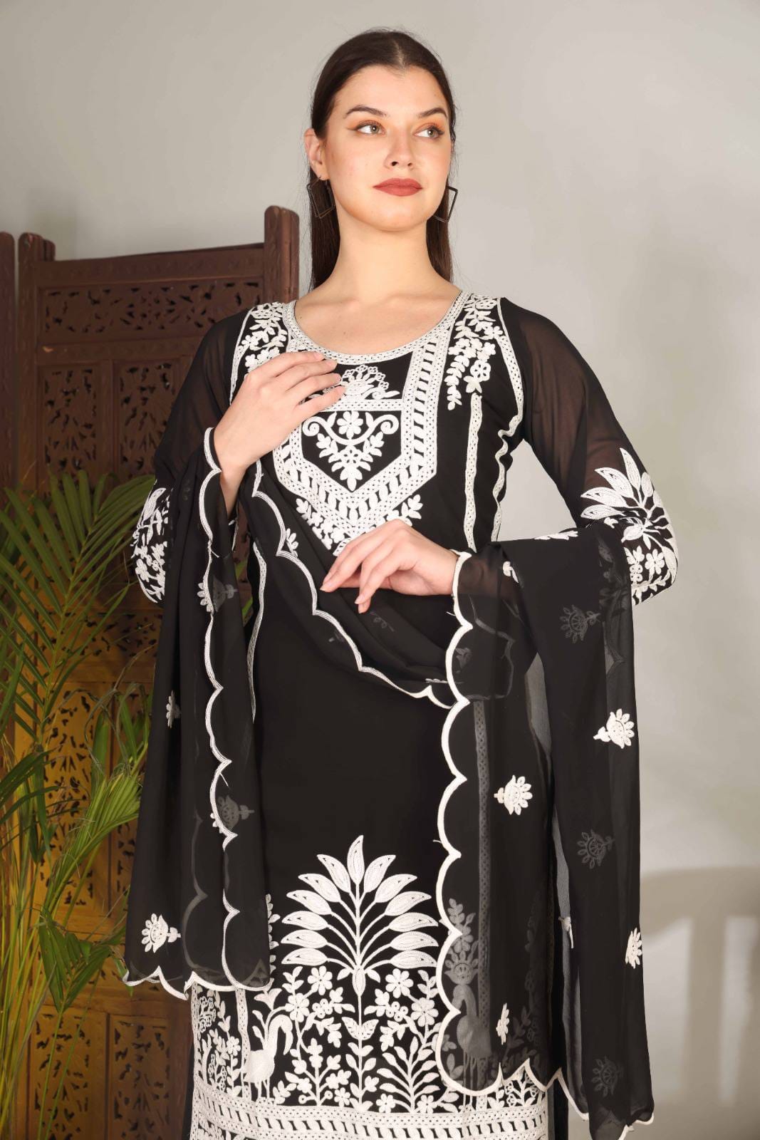 ZARIYAAN'S NAQSH COLLECTION | Black Kurta Set With White Heavy Embroidery Work Series-3