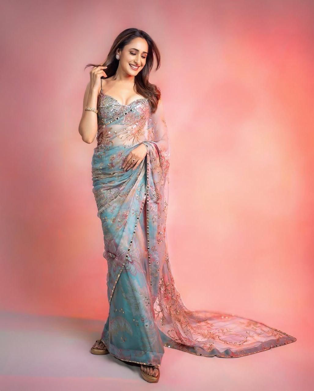 Zariyaan's AURELIA – luxurious & elegant feel Saree